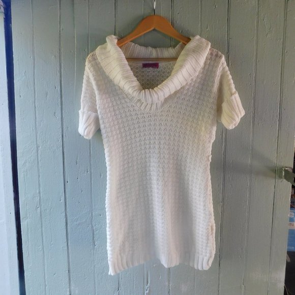 🐾Cream Turtleneck Sweater🐾 - Picture 2 of 9